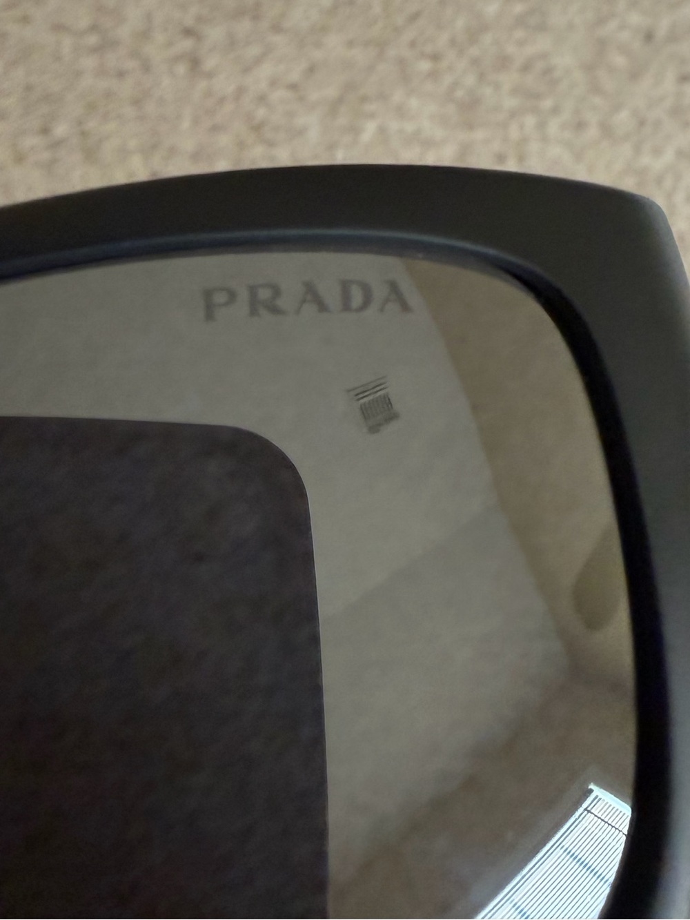 Prada sunglasses with case color Black - Picture 7 of 8